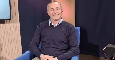 El insólito motivo por el que Juan José Becerra asegura que no es escritor