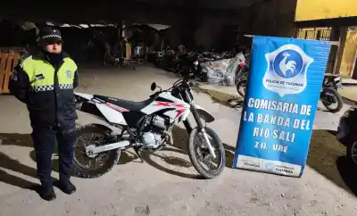 Se estrelló en una moto robada y escapó a pie: la insólita huida que dejó a la policía sin respuestas