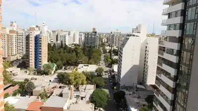 El 'fósforo en un cuarto oscuro': los números que convierten a Neuquén capital en un imán para inversores