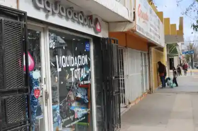 El drama de los comerciantes de Roca: las ventas caen, los costos se disparan y la factura de luz se llevó todo