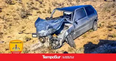 Un herido tras el impacto entre un auto y un camión en la Bajada de Quitralco