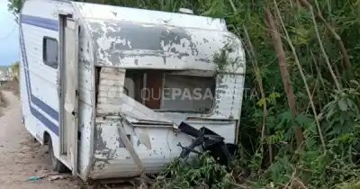 Misterio en Salta: un policía murió al chocar su moto contra una casilla en la Ruta 14
