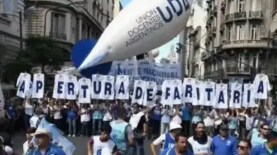 El semaforazo docente que incomoda a Jalil: ¿extorsión o ajuste?