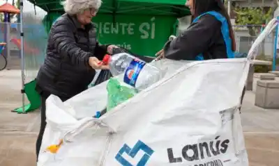 Lanús: el operativo que transforma plazas en puntos verdes vuelve con todo