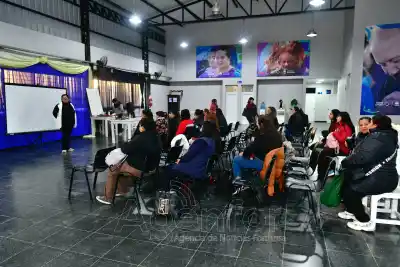 Ocho decenas de vecinos ya se anotaron en el curso de peluquería que lanzaron en La Nueva Formosa