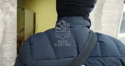 Cuatro allanamientos simultáneos en Puerto San Julián: secuestraron municiones y dinero en efectivo
