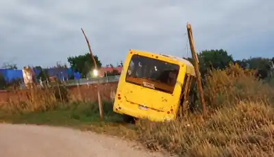 Un colectivero de la Línea 3 fue apuñalado en pleno recorrido y perdió el control del vehículo