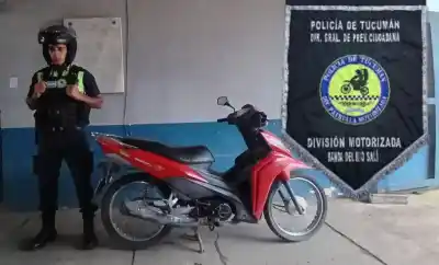Misterio en Banda del Río Salí: Una moto abandonada sin llaves desata un operativo policial