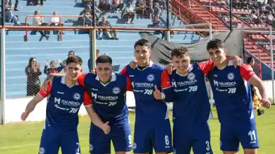 El Matador no afloja: Central Córdoba derrota a Sportivo Barracas y sueña con el Reducido