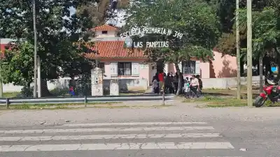 Colapso sanitario en escuela de Las Pampitas y picadas ilegales que aterrorizan al barrio