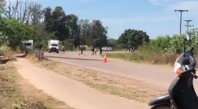 Un sargento de la Policía de Salta murió al chocar con un tráiler en Colonia Santa Rosa: investigan las causas