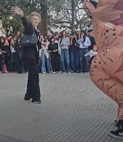 El baile de una abuela y la actitud de Látigo: ¿quiénes son los salteños que arrasan con su 'aura'?