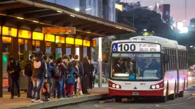 Nuevo golpe al bolsillo: el ajuste en el transporte que ya se siente en las calles