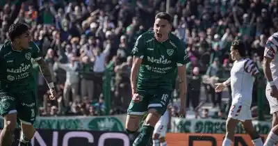 El Verde golpeó primero: el fortísimo remate que descolocó a Muslera