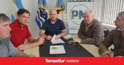 Plantarán árboles en Perito Moreno para frenar la dispersión de residuos y embellecer el acceso
