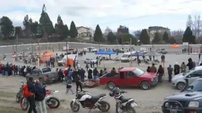 El karting desembarcó en Bariloche: la exhibición que encendió los motores en el Velódromo