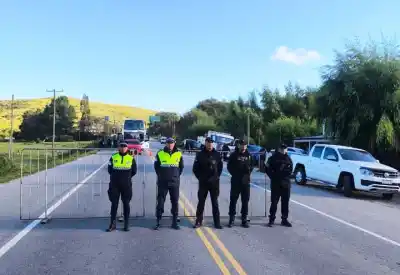 Un camión quedó atravesado en la ruta a los Valles: el conductor estuvo horas atrapado y con pérdida de sangre