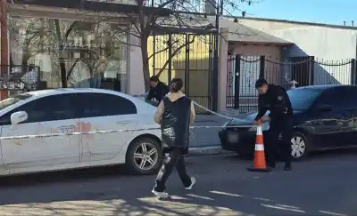 Una pelea entre chicas terminó con una joven apuñalada en pleno centro