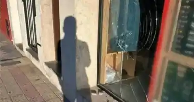 Intentaron robar un local de indumentaria del SPB y el blindex resistió el golpe