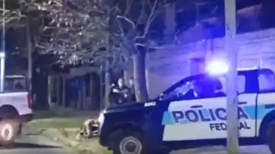 Tiroteo frente a la casa de Duhalde: un vecino terminó herido tras un intento de robo