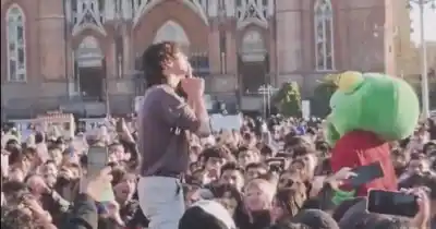 El fenómeno 'farmear aura' que explota en La Plata: qué dicen los docentes y cuándo es la próxima cita