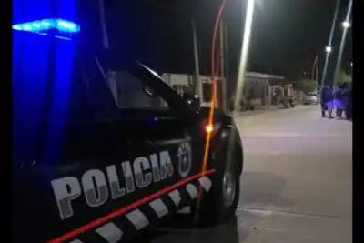 Su ex los interceptó con un cuchillo y huyeron a pie: la insólita escena que terminó con una moto abandonada