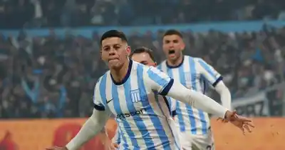 El penal que encendió el clásico: Rojo pidió la pelota y no falló frente a Boca