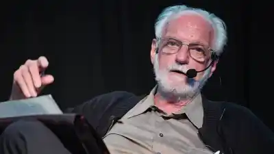 ¿La economía manda o la política decide? La lección de un economista que escapó de la muerte