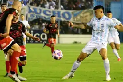 Con gol monterizo, Atlético Tucumán goleó a Barracas Central