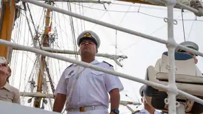 El santaluceño que soñó con la Fragata Libertad desde un cartel y ahora se despide tras 200.000 millas náuticas