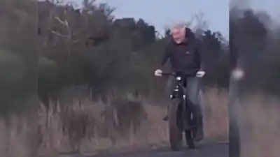 El condenado por la tragedia en Ruta 39 fue visto pedaleando en el mismo lugar del siniestro