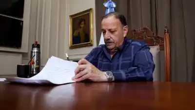 Créditos que asfixian: Cabral defiende el DNU y apunta contra las billeteras virtuales