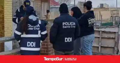 Cuatro allanamientos simultáneos: secuestran dinero, ropa y municiones