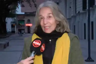 El techo se les cae y salen a jugar: el mate bingo solidario que une a todo el barrio