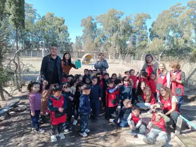 Entregan herramientas y semillas a cinco escuelas puntanas para impulsar huertas educativas