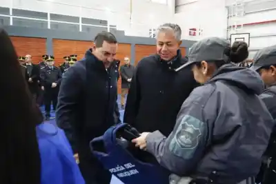 Salario policial en Neuquén: la cifra que cobrará un agente que recién ingresa y los aumentos que vienen