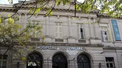 Un disparo por la espalda cuando iba en moto: adolescente de 15 años lucha por su vida en Rosario