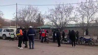 Padres tomaron una escuela en Cóndor Huasi y el motivo tiene que ver con el comedor
