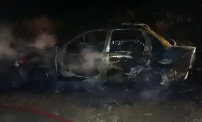 El Chevrolet Corsa se incendió en plena marcha y el conductor tuvo que escapar