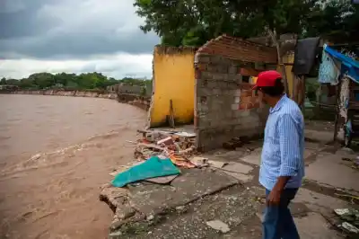 Regresó a su casa tras la inundación y lo que encontró lo dejó sin palabras