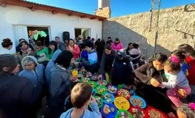 El festejo que reunió a cientos de chicos en Trelew: ¿qué pasó en los merenderos?