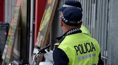 Echaron de la Policía a dos efectivos condenados por un robo que cometieron con sus armas reglamentarias