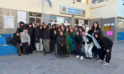 Sentada en el Padre Juan: padres y alumnos exigen obras para derribar las barreras que excluyen a Victoria