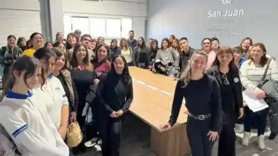 El desafío que une a 15 escuelas de San Juan: interpretar el himno en Lengua de Señas