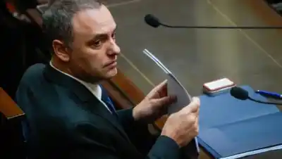 El nuevo pedido de Adorni que pone en vilo su futuro judicial