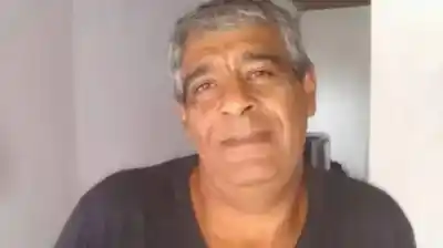 Un hombre fue apuñalado salvajemente mientras dormía: la policía busca a un familiar cercano