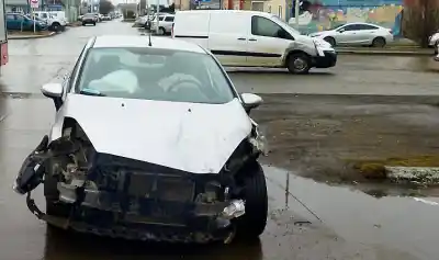Tres choques en una mañana: uno terminó con una mujer al hospital