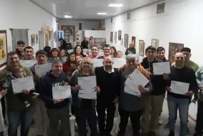 300 vecinos recibieron certificados en oficios y el Frente Renovador anticipa más cursos