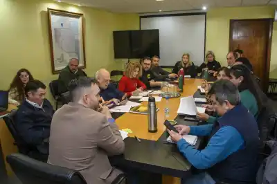 La Provincia y los gremios sellaron la paritaria: ¿cuánto cobrarán los estatales desde agosto?