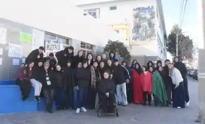 La sentada de Victoria: alumnos del Padre Juan exigen un colegio sin barreras